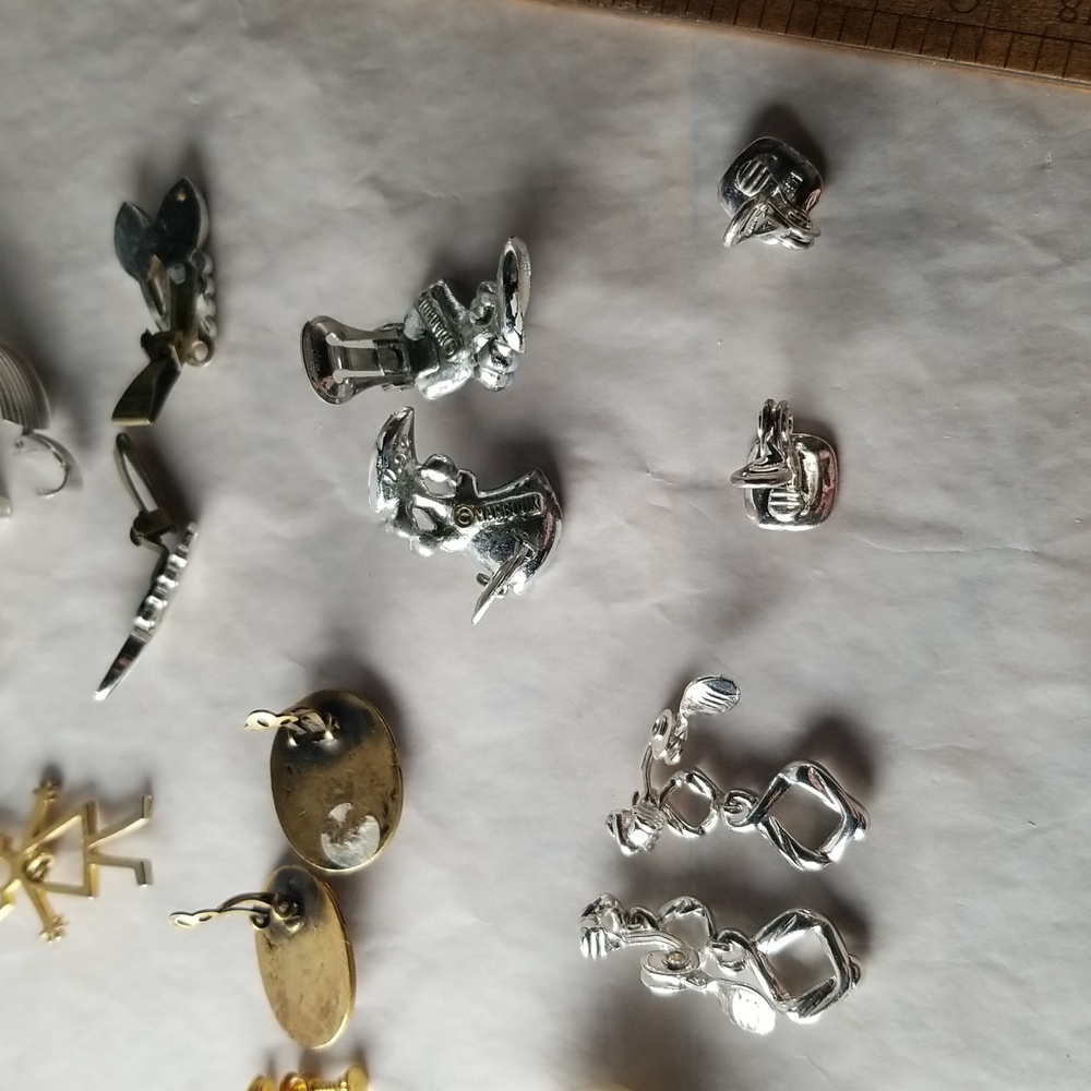 Various Clip-on Earring Collection - Picture 10 of 10